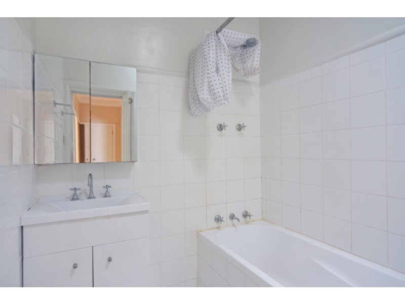 32 Cambewarra Road, Bomaderry NSW 2541
