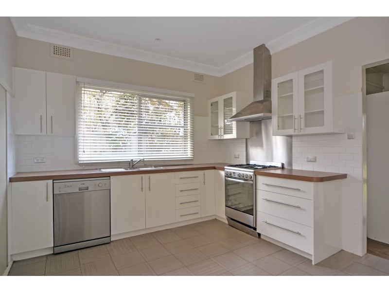 32 Cambewarra Road, Bomaderry NSW 2541