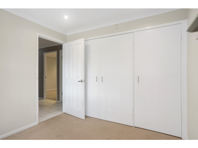 15 Yeovil Drive, Bomaderry NSW 2541