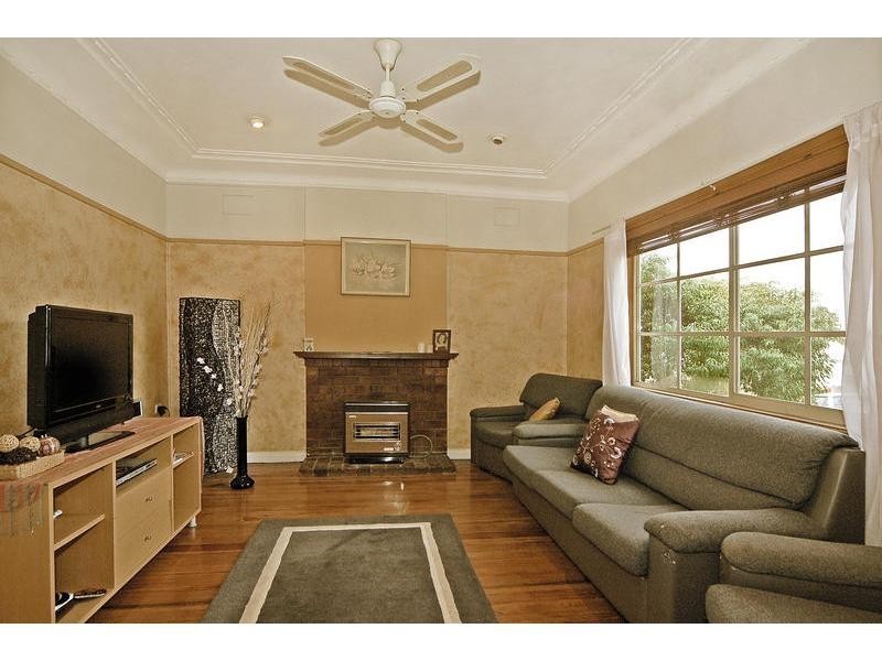 33 Cambewarra Road, Bomaderry NSW 2541