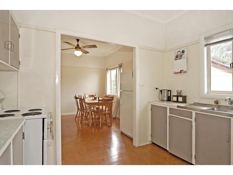 33 Cambewarra Road, Bomaderry NSW 2541