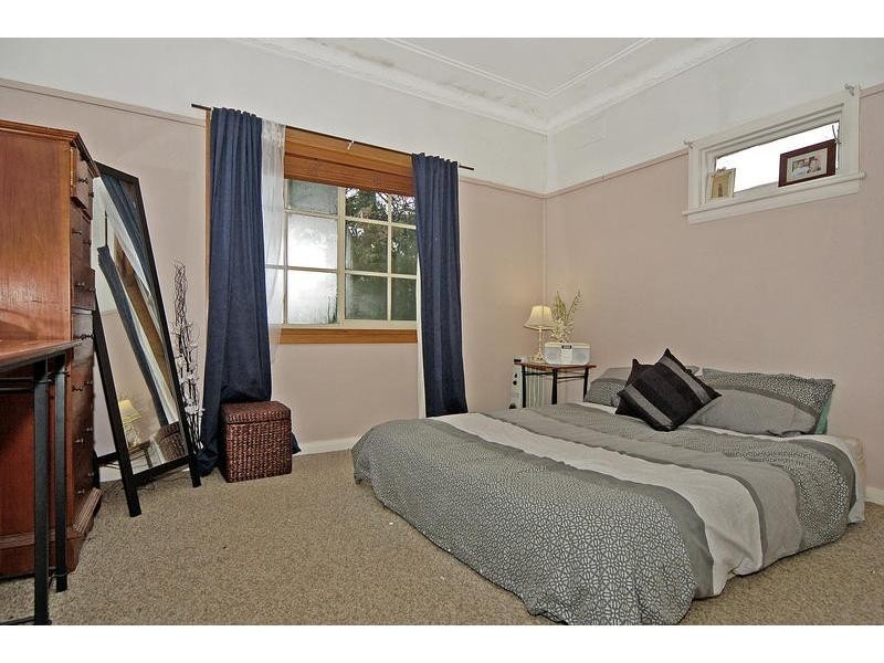 33 Cambewarra Road, Bomaderry NSW 2541