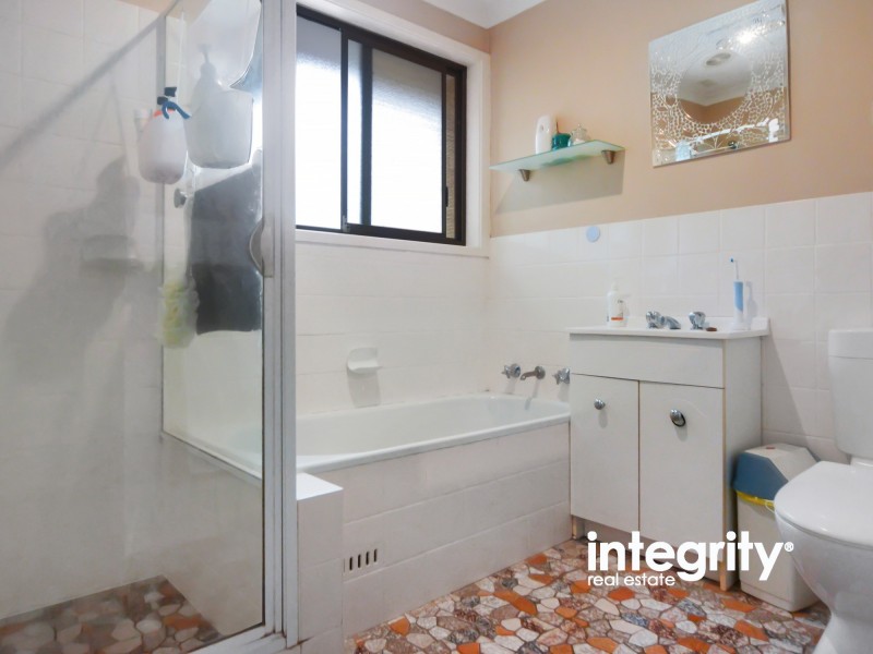 5 Yeovil Drive, Bomaderry NSW 2541