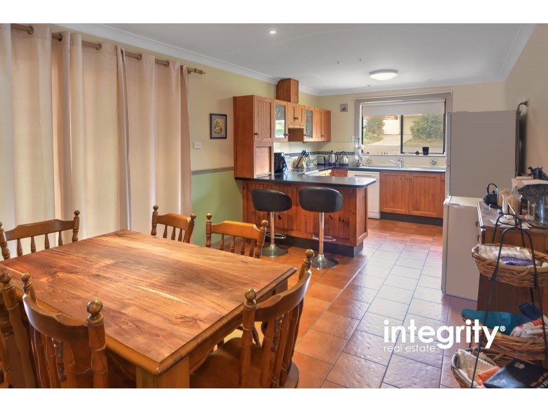 6 Lydon Crescent, West Nowra NSW 2541