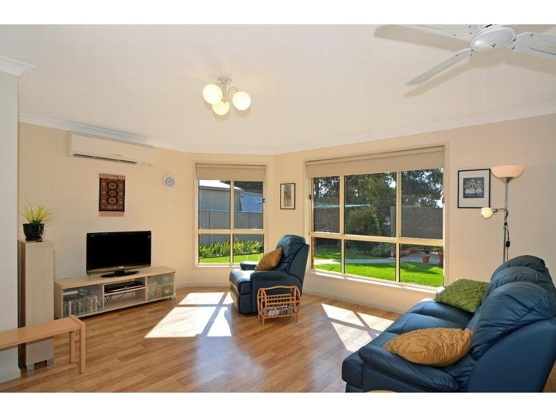 8 Mountain Ash Place, Worrigee NSW 2540