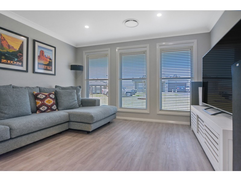 20 Jindalee Crescent, Nowra NSW 2541