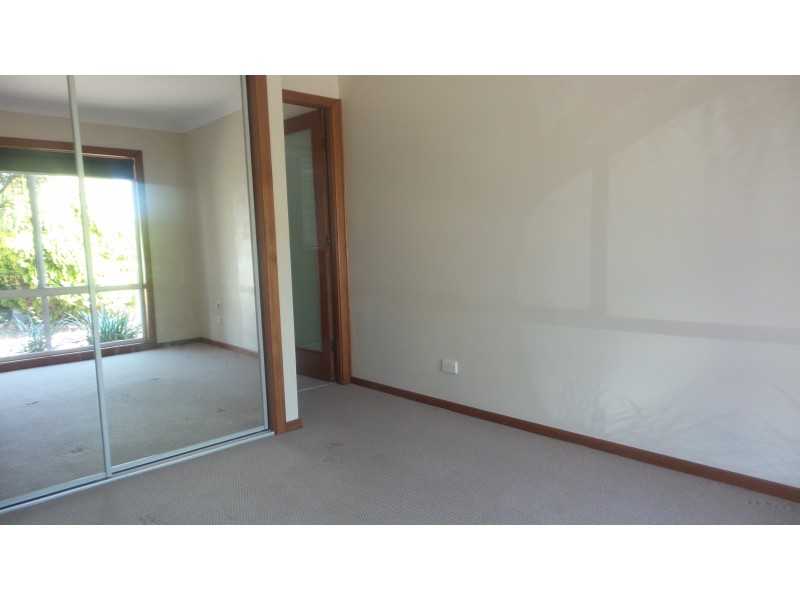2 Folia Close, West Nowra NSW 2541