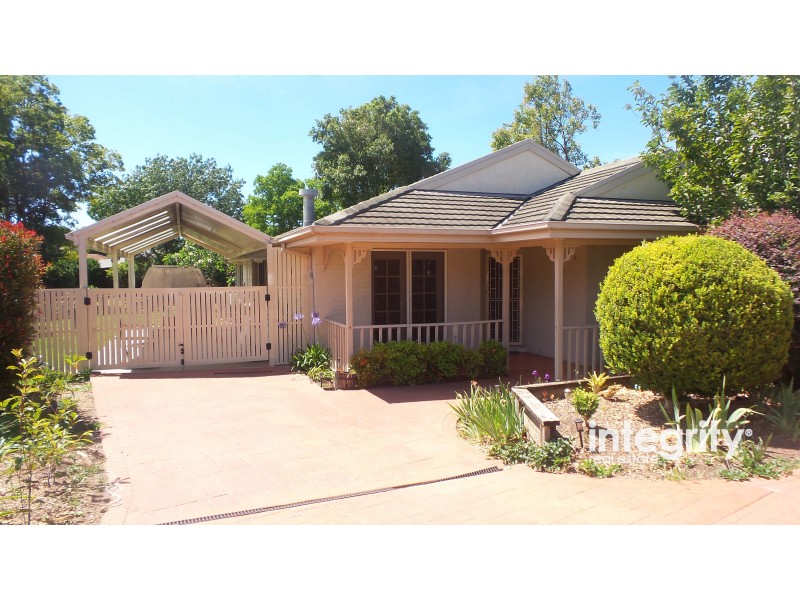 5 Katela Avenue, Bomaderry NSW 2541