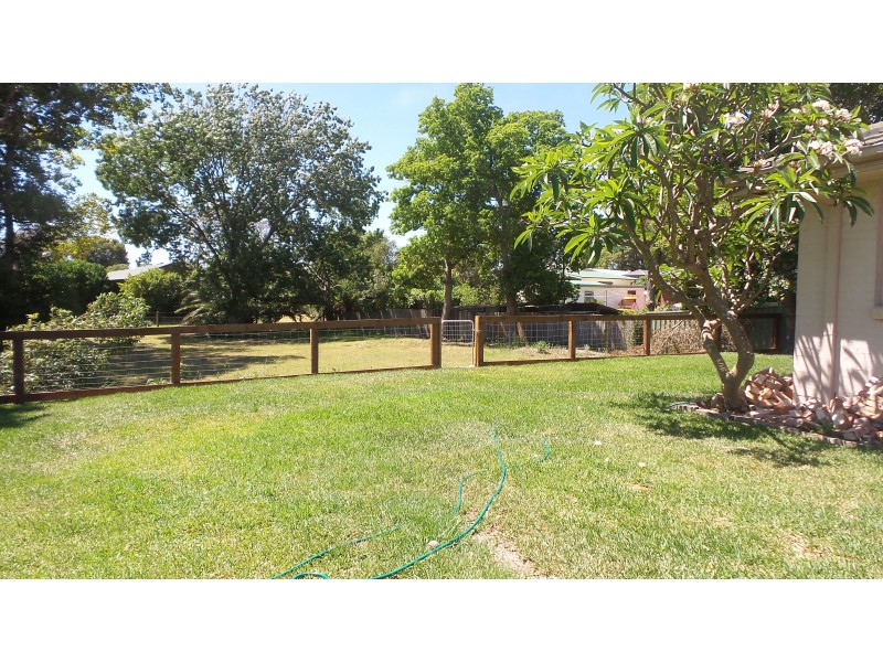 5 Katela Avenue, Bomaderry NSW 2541