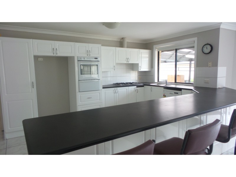 18 Mountain Ash Close, Worrigee NSW 2540