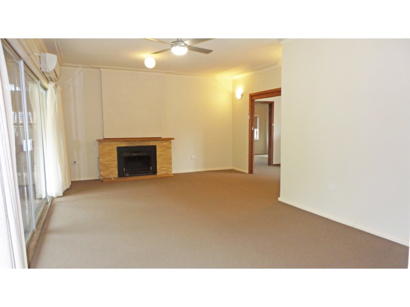 104 West Birriley Street, Bomaderry NSW 2541