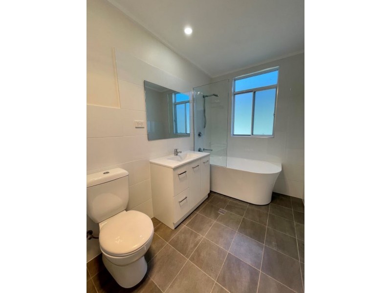 42 Birriley Street, Bomaderry NSW 2541
