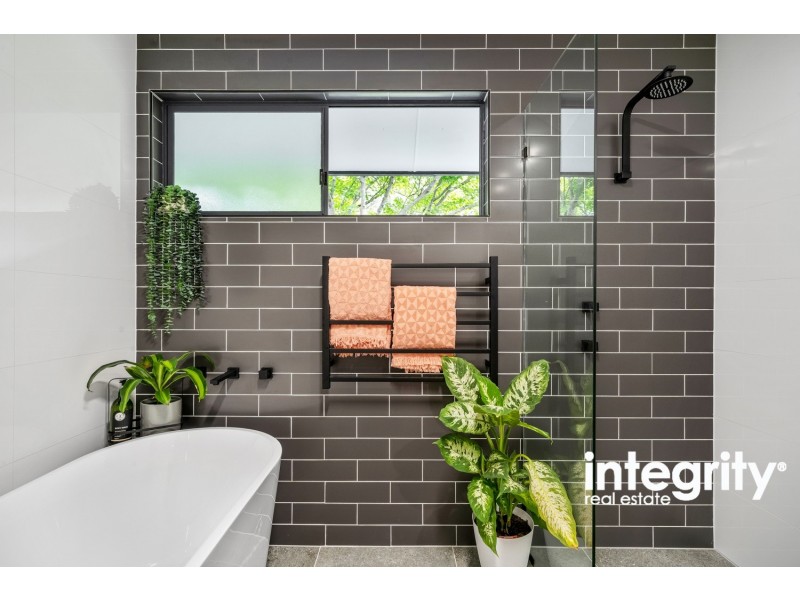 8 Bimbimbie Avenue, Bangalee NSW 2541