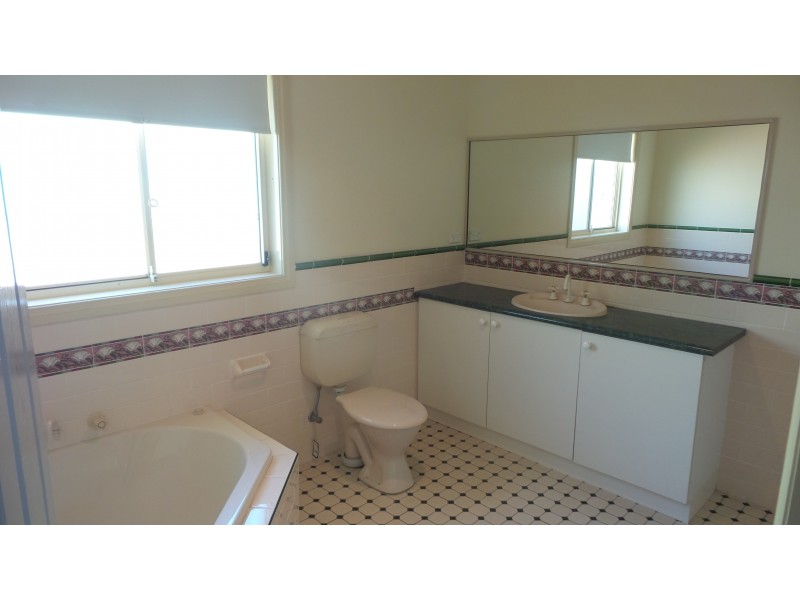 1 Hamilton Place, Bomaderry NSW 2541