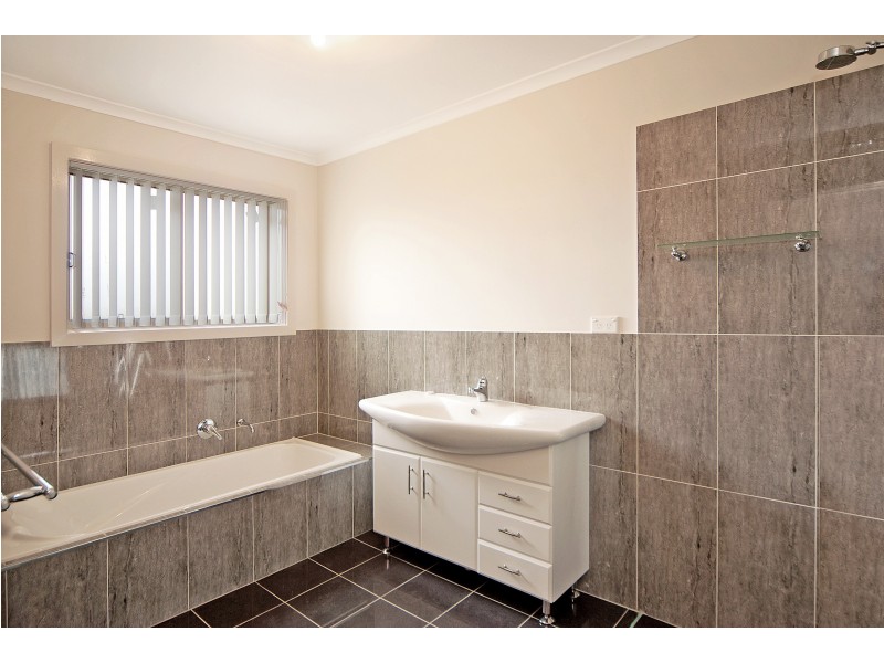 40 Carrington Park Drive, Nowra NSW 2541