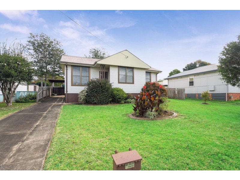 5 Burr Avenue, Nowra NSW 2541