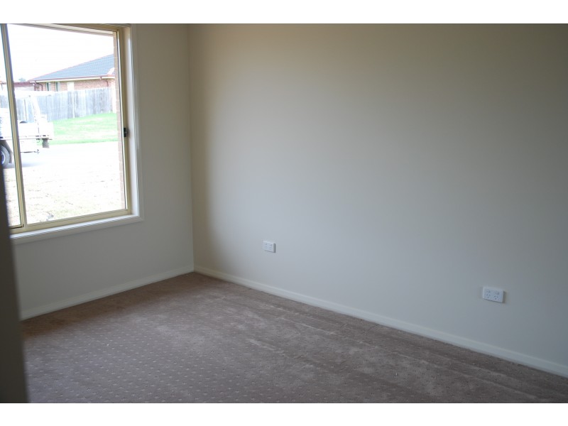 1 Juniper Place, Worrigee NSW 2540