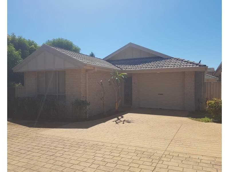 1/8 Meroo Road, Bomaderry NSW 2541