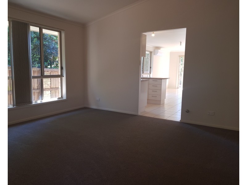 1/8 Meroo Road, Bomaderry NSW 2541