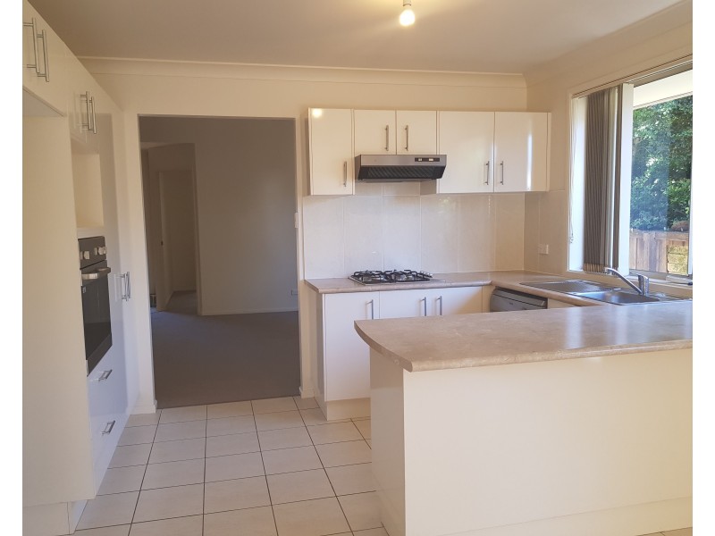 1/8 Meroo Road, Bomaderry NSW 2541