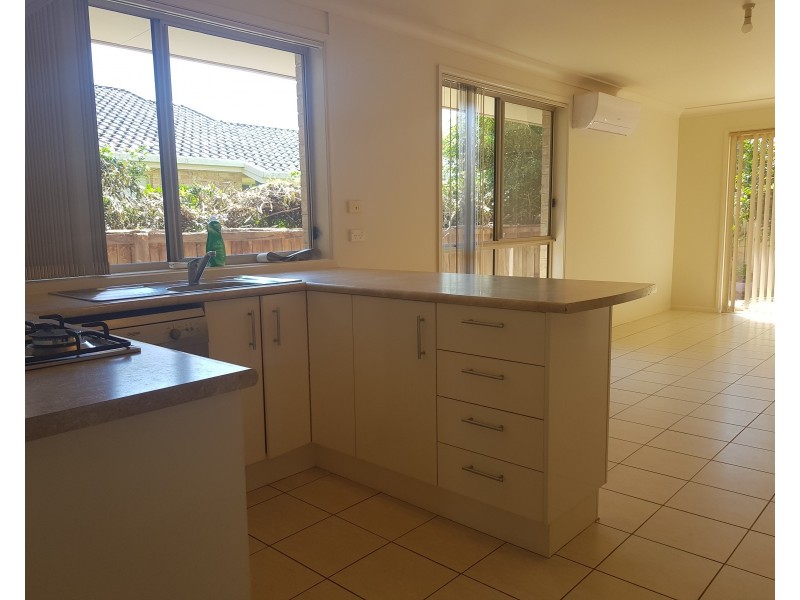 1/8 Meroo Road, Bomaderry NSW 2541