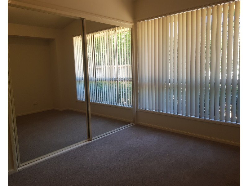 1/8 Meroo Road, Bomaderry NSW 2541