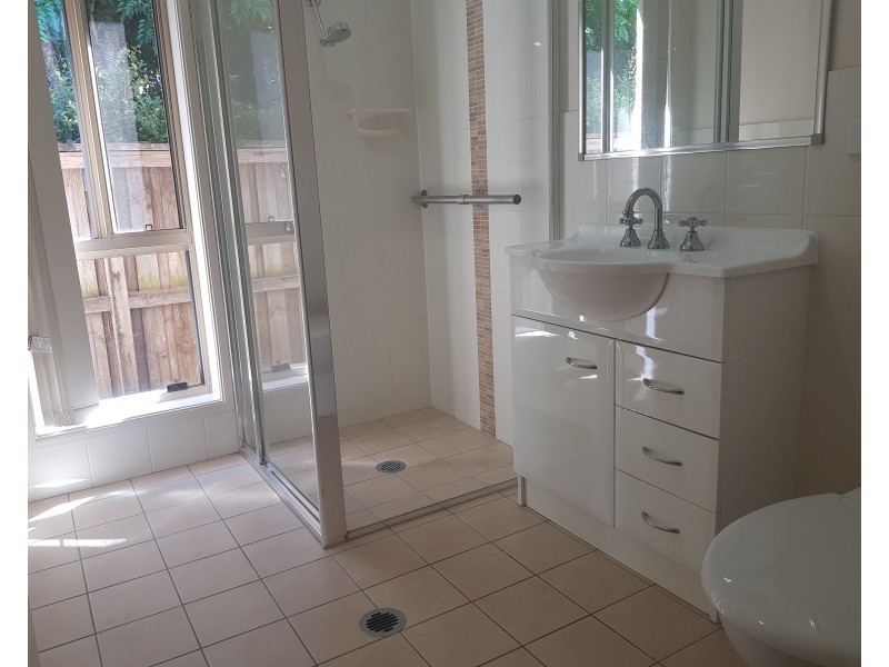 1/8 Meroo Road, Bomaderry NSW 2541