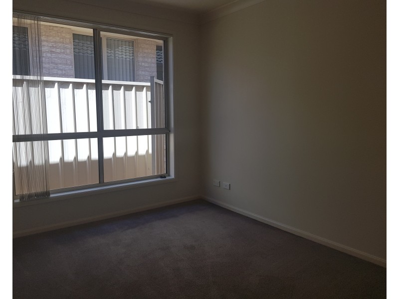 1/8 Meroo Road, Bomaderry NSW 2541