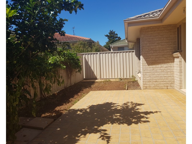 1/8 Meroo Road, Bomaderry NSW 2541