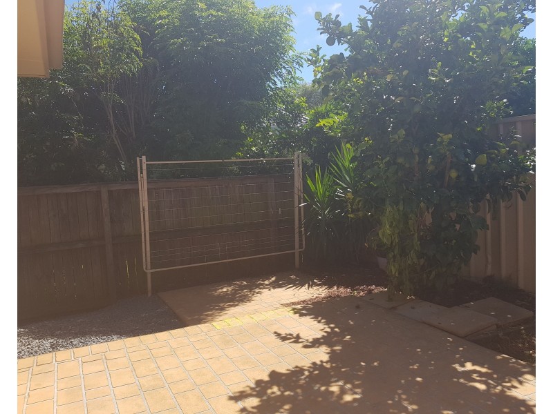 1/8 Meroo Road, Bomaderry NSW 2541