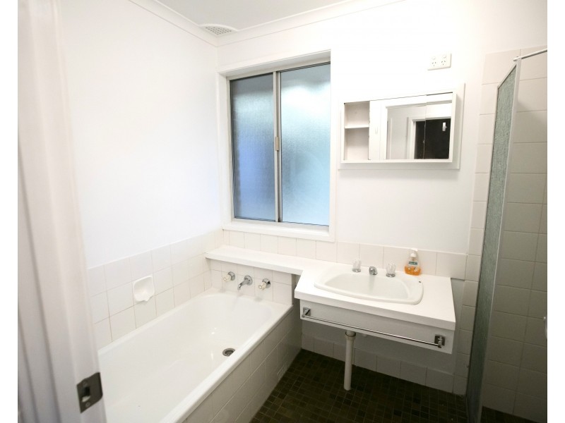 8 Peak Avenue, North Nowra NSW 2541