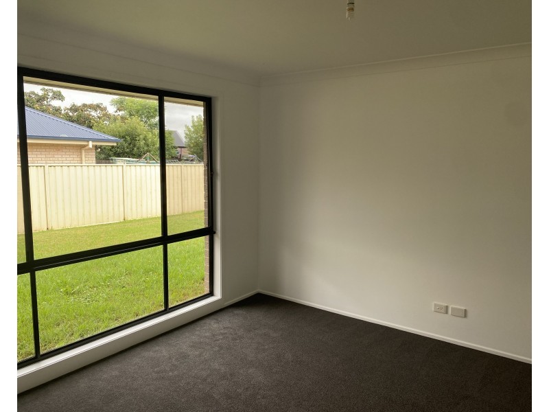 4 Golden Ash Close, Worrigee NSW 2540