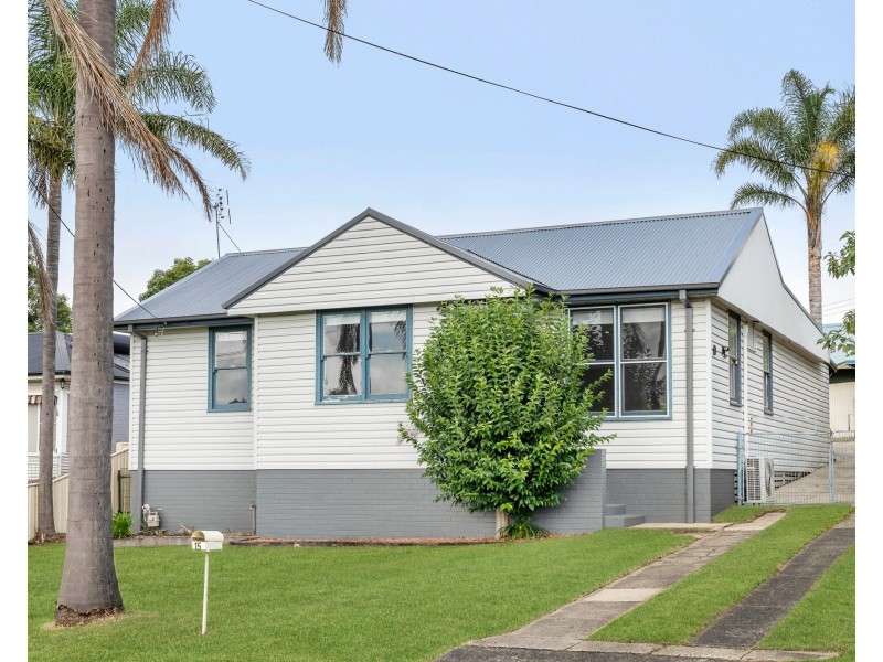 15 Elizabeth Avenue, Nowra NSW 2541
