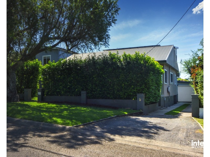 5 Huxley Street, Nowra NSW 2541