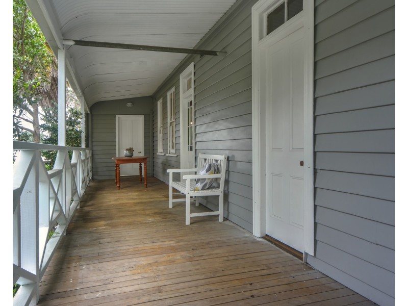 8 Tarawara Street, Bomaderry NSW 2541