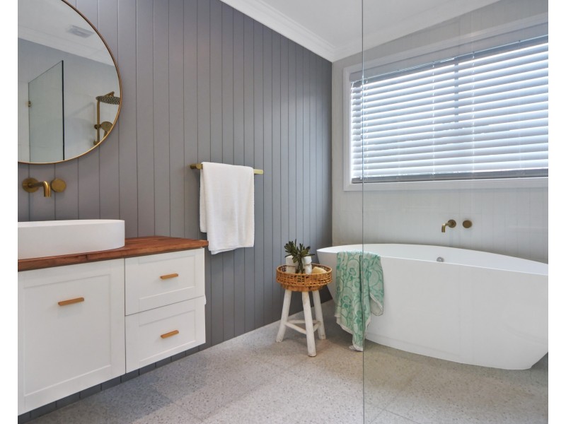 8 Tarawara Street, Bomaderry NSW 2541