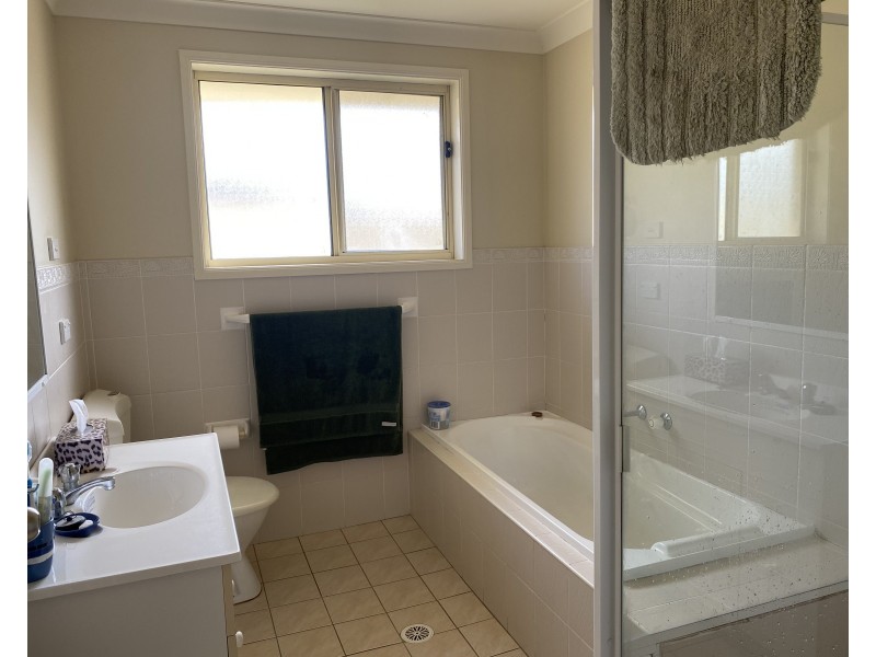 5 Guinea Flower Crescent, Worrigee NSW 2540