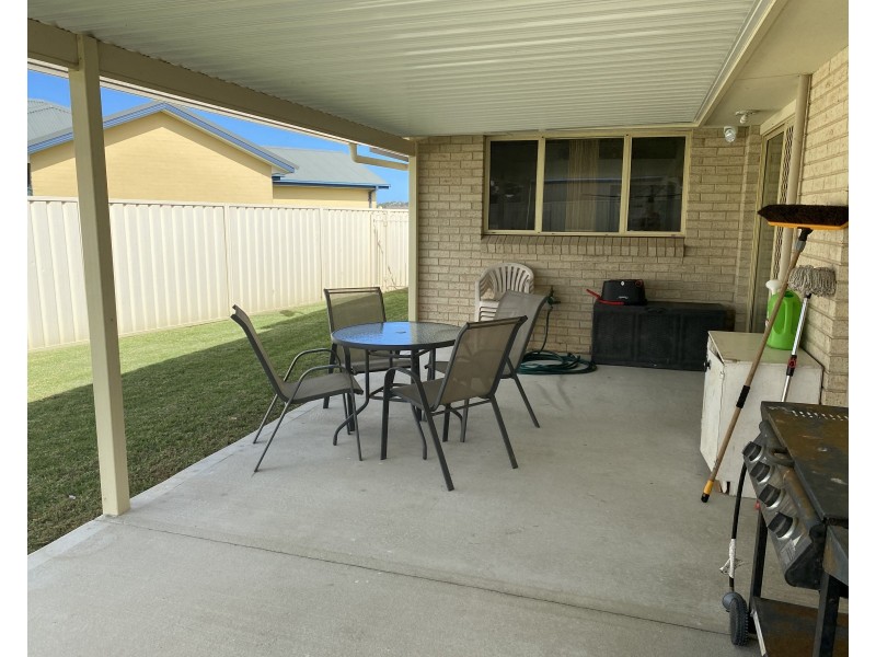 5 Guinea Flower Crescent, Worrigee NSW 2540