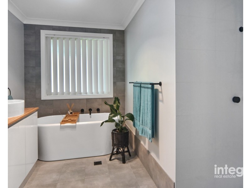 17 Asteria Street, Worrigee NSW 2540