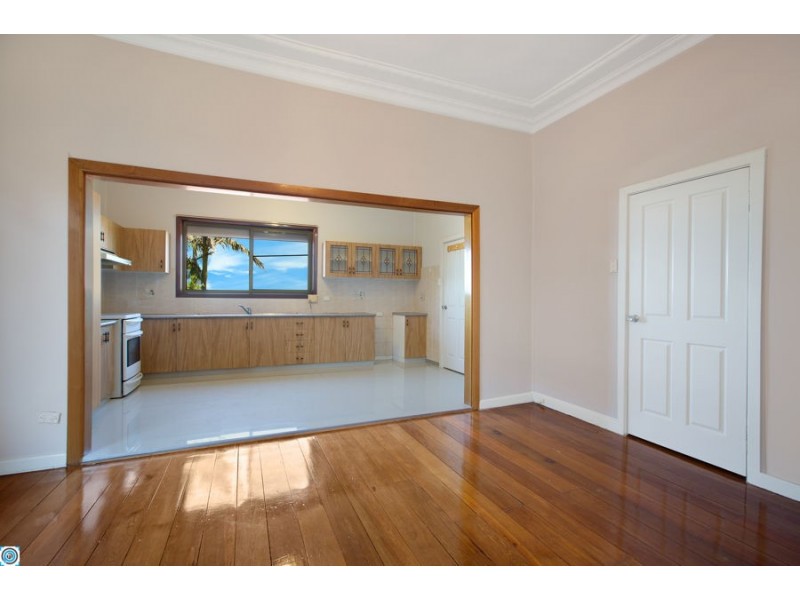 195 Flagstaff Road, Lake Heights NSW 2502