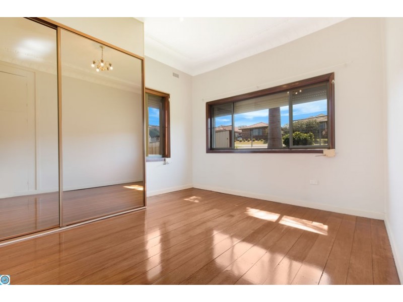 195 Flagstaff Road, Lake Heights NSW 2502