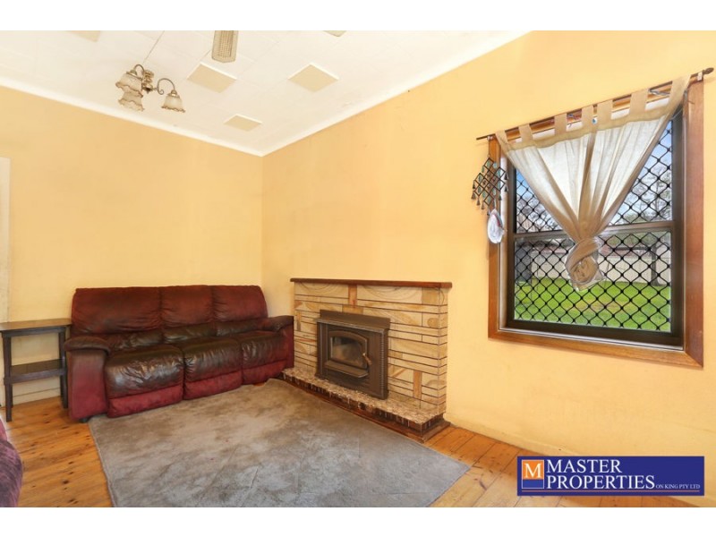 210 Northcliffe Drive, Warrawong NSW 2502