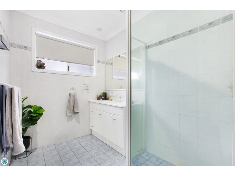 68 The Esplanade, Oak Flats NSW 2529