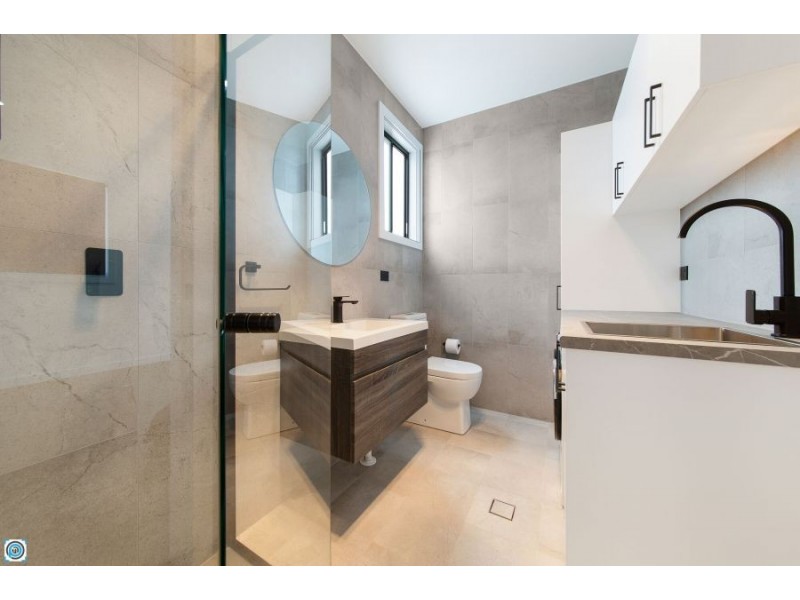 195A FLAGSTAFF ROAD, Lake Heights NSW 2502