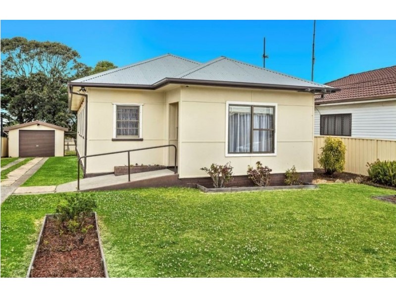 18 Hoskins Avenue, Warrawong NSW 2502