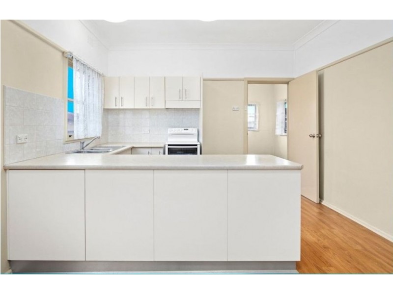 18 Hoskins Avenue, Warrawong NSW 2502