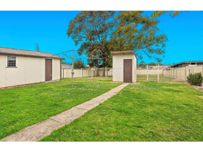 18 Hoskins Avenue, Warrawong NSW 2502