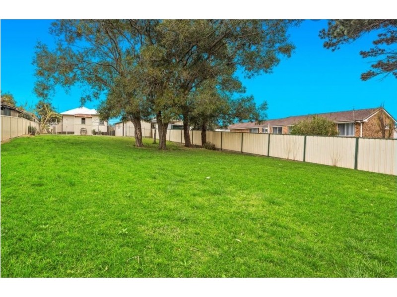 18 Hoskins Avenue, Warrawong NSW 2502