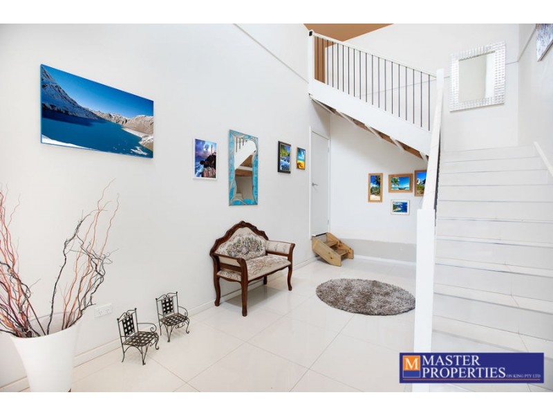 2/137 Shearwater Dr, Lake Heights NSW 2502