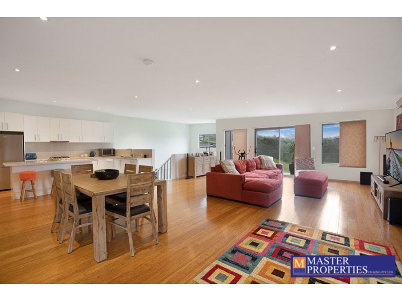 2/137 Shearwater Dr, Lake Heights NSW 2502